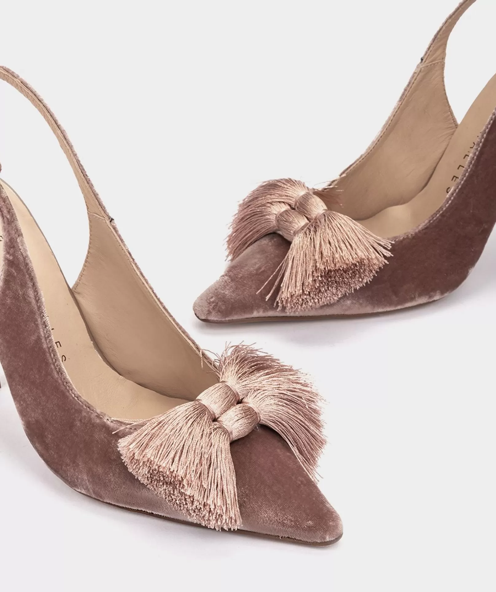 Pedro Miralles Samtabsatze In Der Haarfarbe. Velvet Nude | Schuhe High Heels